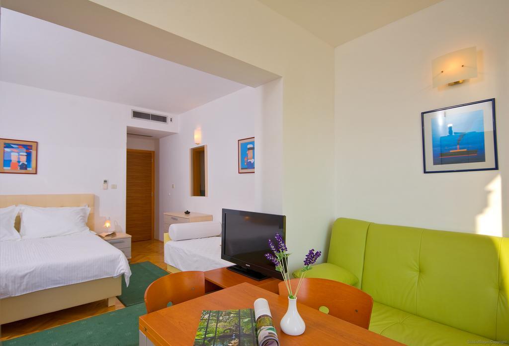 Apartments Villa Medic Brela Exterior foto